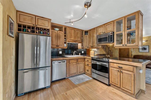 732 Meadow Drive photo 10