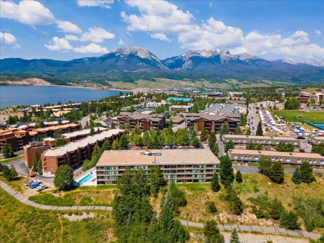 Condo in Lodge At Lake Dillon Condo, Dillon — photo 1 Condo in Lodge At Lake Dillon Condo, Dillon, CO — photo 1 (MLS S1070086)