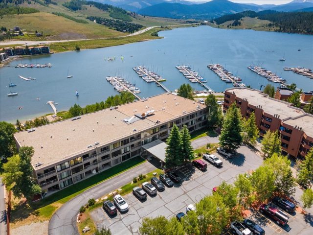 Condo in Lodge At Lake Dillon Condo, Dillon — photo 2 Condo in Lodge At Lake Dillon Condo, Dillon, CO — photo 2 (MLS S1070086)