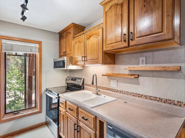 800 Columbine Road 11 photo 10