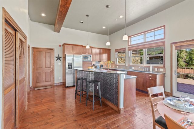 320 E Main Street 201 photo 17
