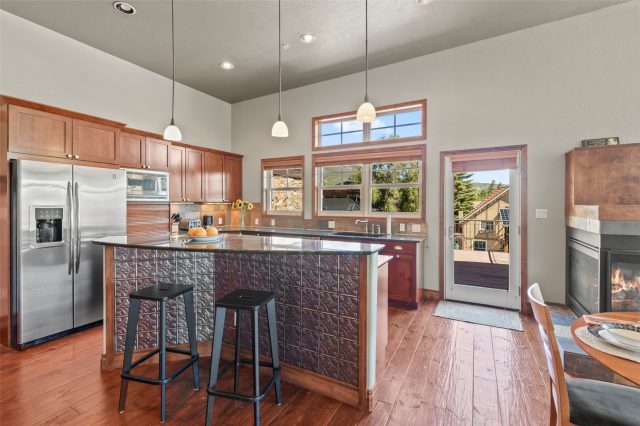 320 E Main Street 201 photo 18