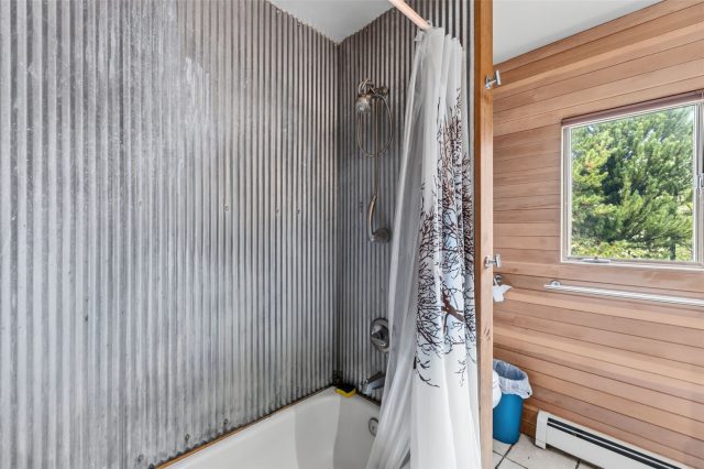 137 B Road photo 12