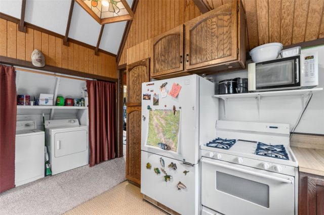 137 B Road photo 15