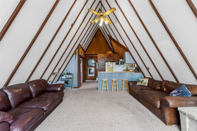 137 B Road photo 7