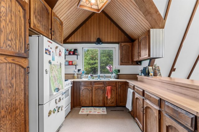 137 B Road photo 9