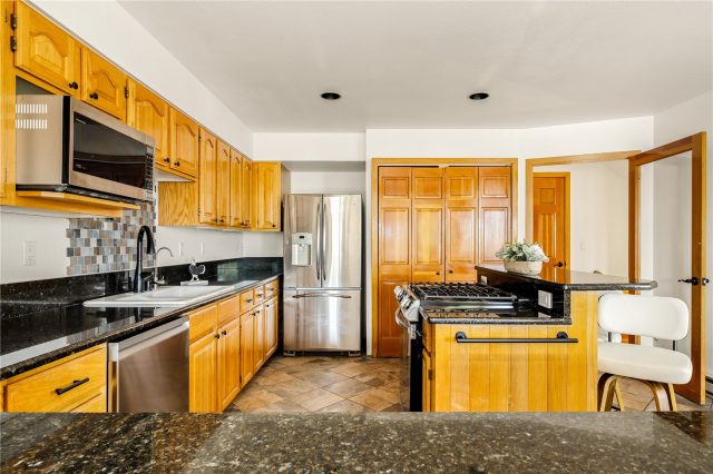 454 Ensign Drive A photo 13