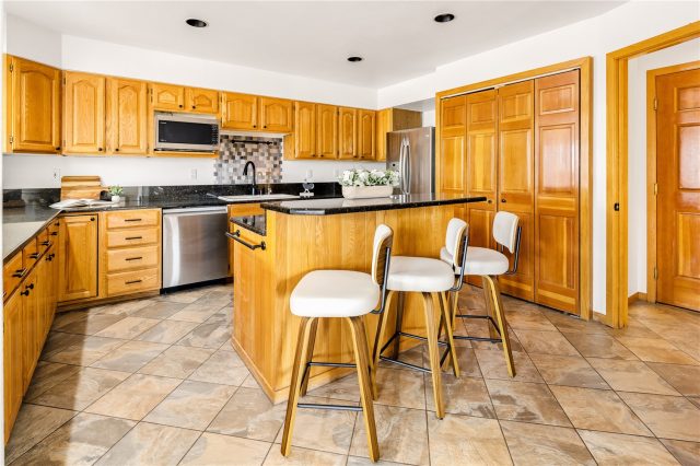 454 Ensign Drive A photo 14