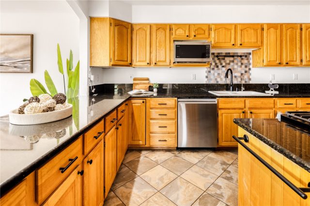 454 Ensign Drive A photo 15