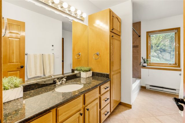 454 Ensign Drive A photo 33