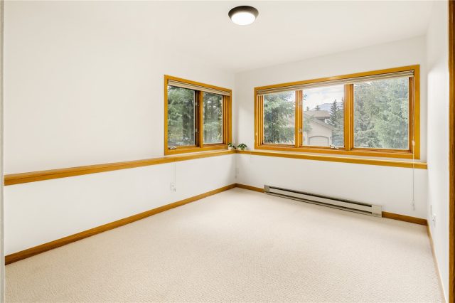 454 Ensign Drive A photo 34