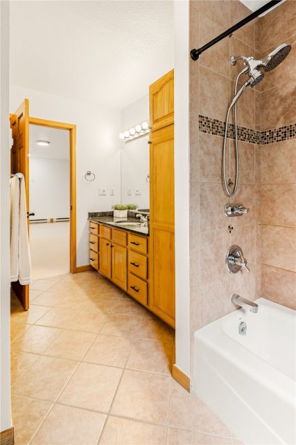 454 Ensign Drive A photo 35