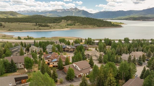 454 Ensign Drive A photo 39