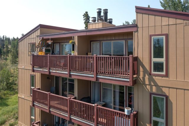 Condo in Buffalo Woods Condo, Silverthorne, CO — photo 2 (MLS S1070143)