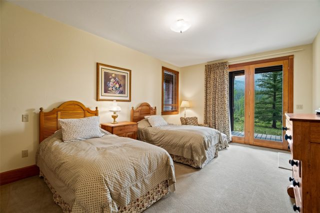 637 White Cloud Drive photo 32
