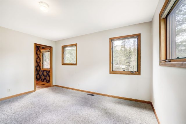 566 Blue River Road photo 18
