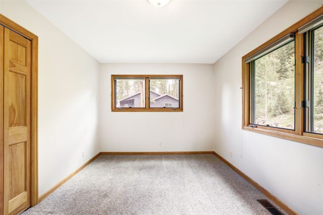 566 Blue River Road photo 24