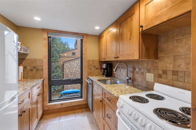 205 Primrose Path 3 photo 15