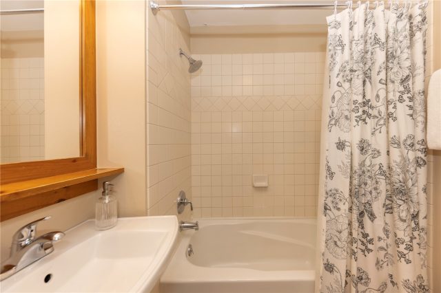 100 Dercum Square 8372 photo 10
