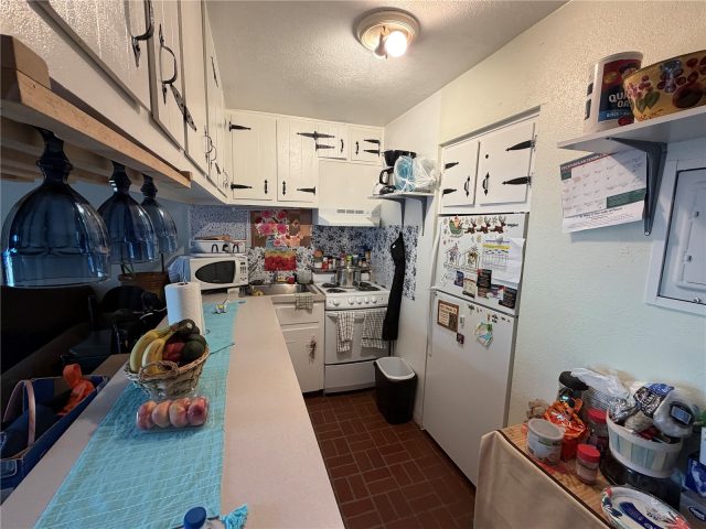 330 E La Bonte Street 2 photo 7