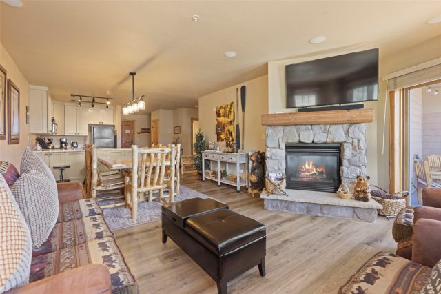 100 Dercum Square 8399 photo 12