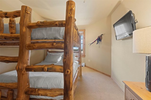 100 Dercum Square 8399 photo 23