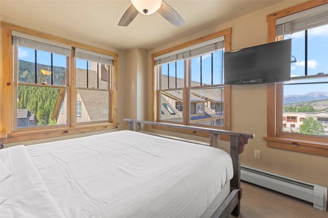 100 Dercum Square 8399 photo 25