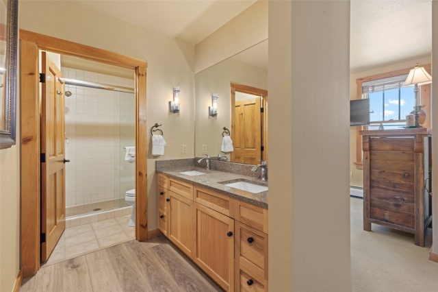 100 Dercum Square 8399 photo 28