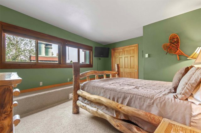 465 Four Oclock Road 320 photo 14