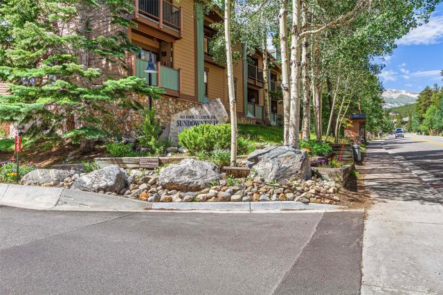 Condo in Sundowner Ii Condos, Breckenridge — photo 2 Condo in Sundowner Ii Condos, Breckenridge, CO — photo 2 (MLS S1070222)