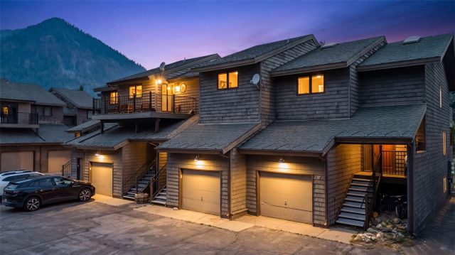 Townhome in Royal Glen Condo, Frisco — photo 1 Townhome in Royal Glen Condo, Frisco, CO — photo 1 (MLS S1070228)
