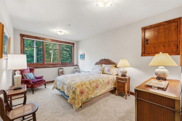 2050 Currant Way photo 32