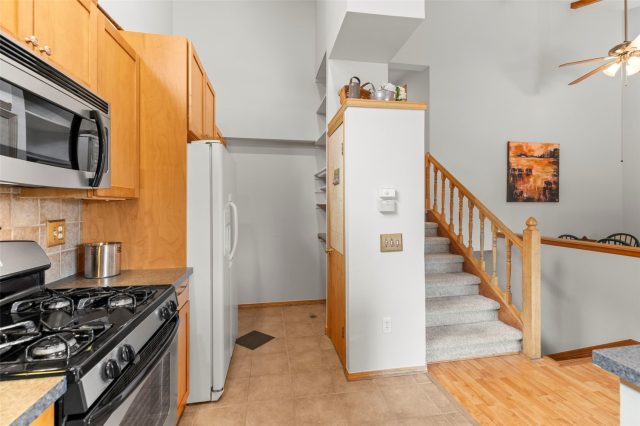 83 Burgundy Circle 83 photo 11