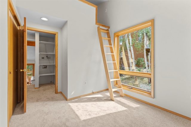 83 Burgundy Circle 83 photo 20