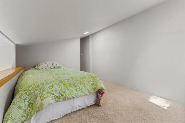 83 Burgundy Circle 83 photo 21