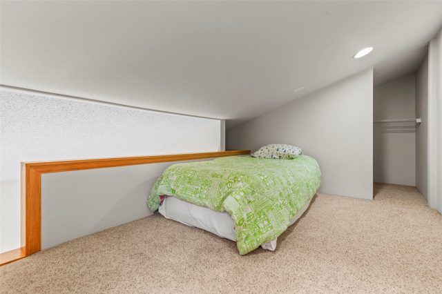 83 Burgundy Circle 83 photo 22