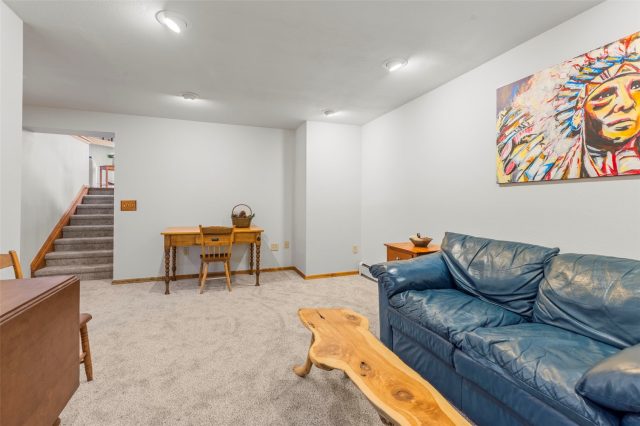 83 Burgundy Circle 83 photo 26
