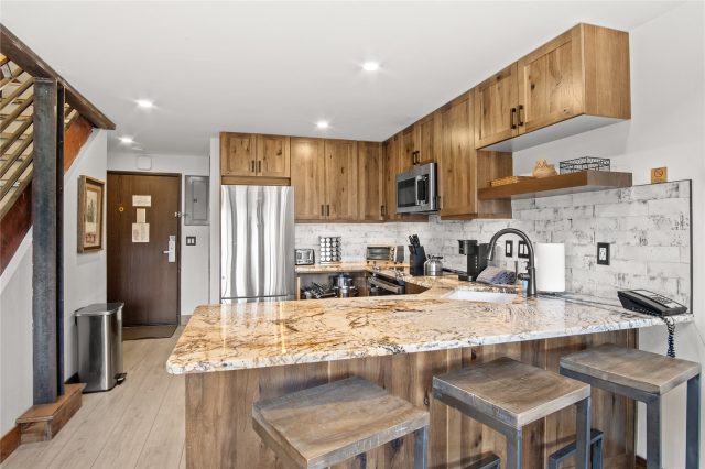 611 Village Road 28250 photo 11