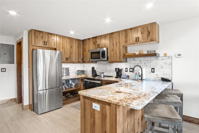 611 Village Road 28250 photo 12