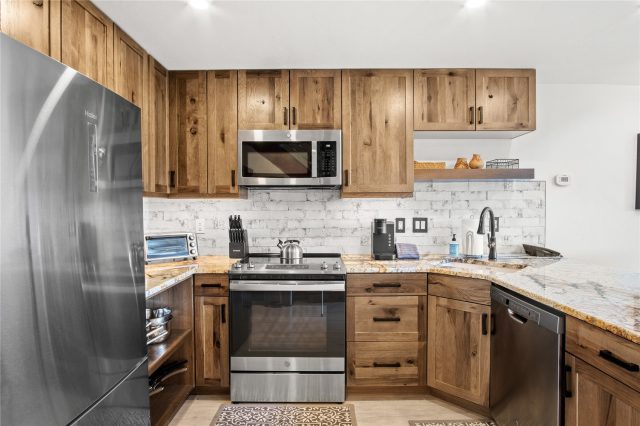 611 Village Road 28250 photo 13