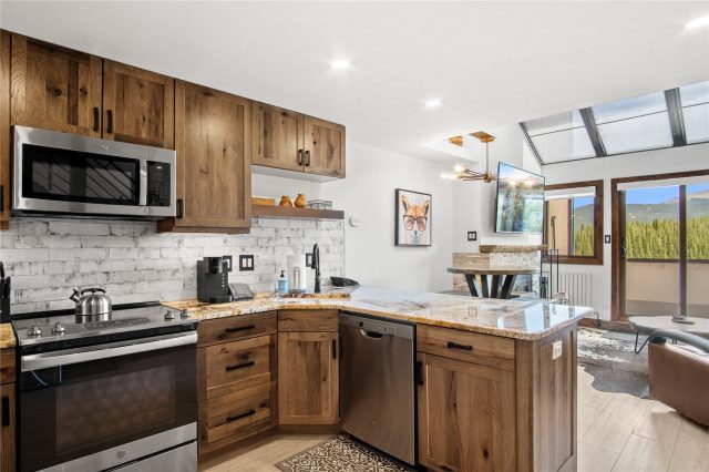 611 Village Road 28250 photo 14