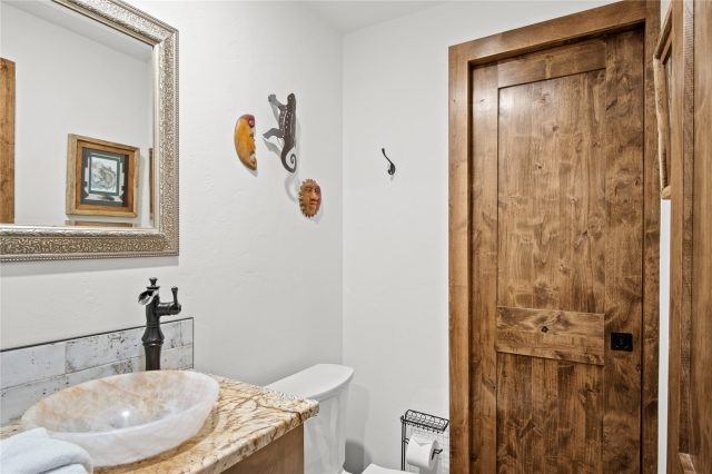 611 Village Road 28250 photo 17