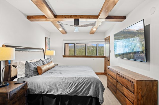611 Village Road 28250 photo 19