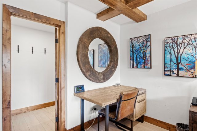 611 Village Road 28250 photo 23