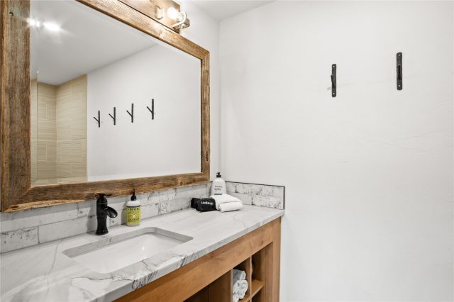 611 Village Road 28250 photo 24