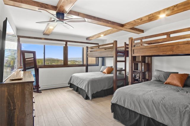 611 Village Road 28250 photo 26