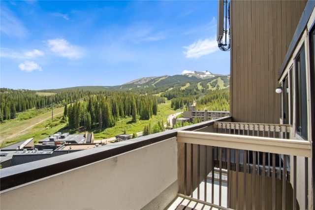 611 Village Road 28250 photo 32