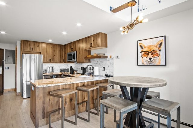 611 Village Road 28250 photo 9