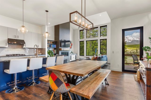 581 Fairview Boulevard photo 3