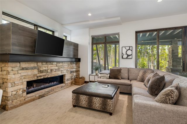 726 Discovery Hill Drive photo 31